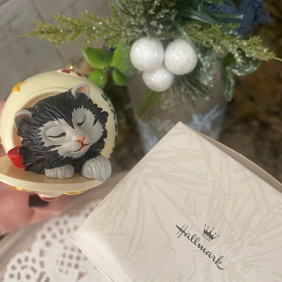 🎄 HALLMARK KEEPSAKE COLLECTIBLE  ORNAMENT. RETIRED. DATED 1994. “CAT NAPS” 🐱 - Picture 2 of 9